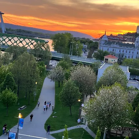 אכסניה Vibe Loft Free Drink Daily By Zazi ברטיסלאבה