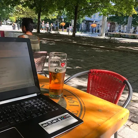 Vibe Loft Free Drink Daily By Zazi ברטיסלאבה