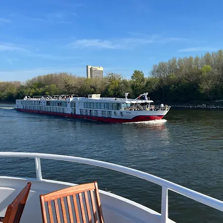 Vibe Loft Free Drink Daily By Zazi אכסניה ברטיסלאבה